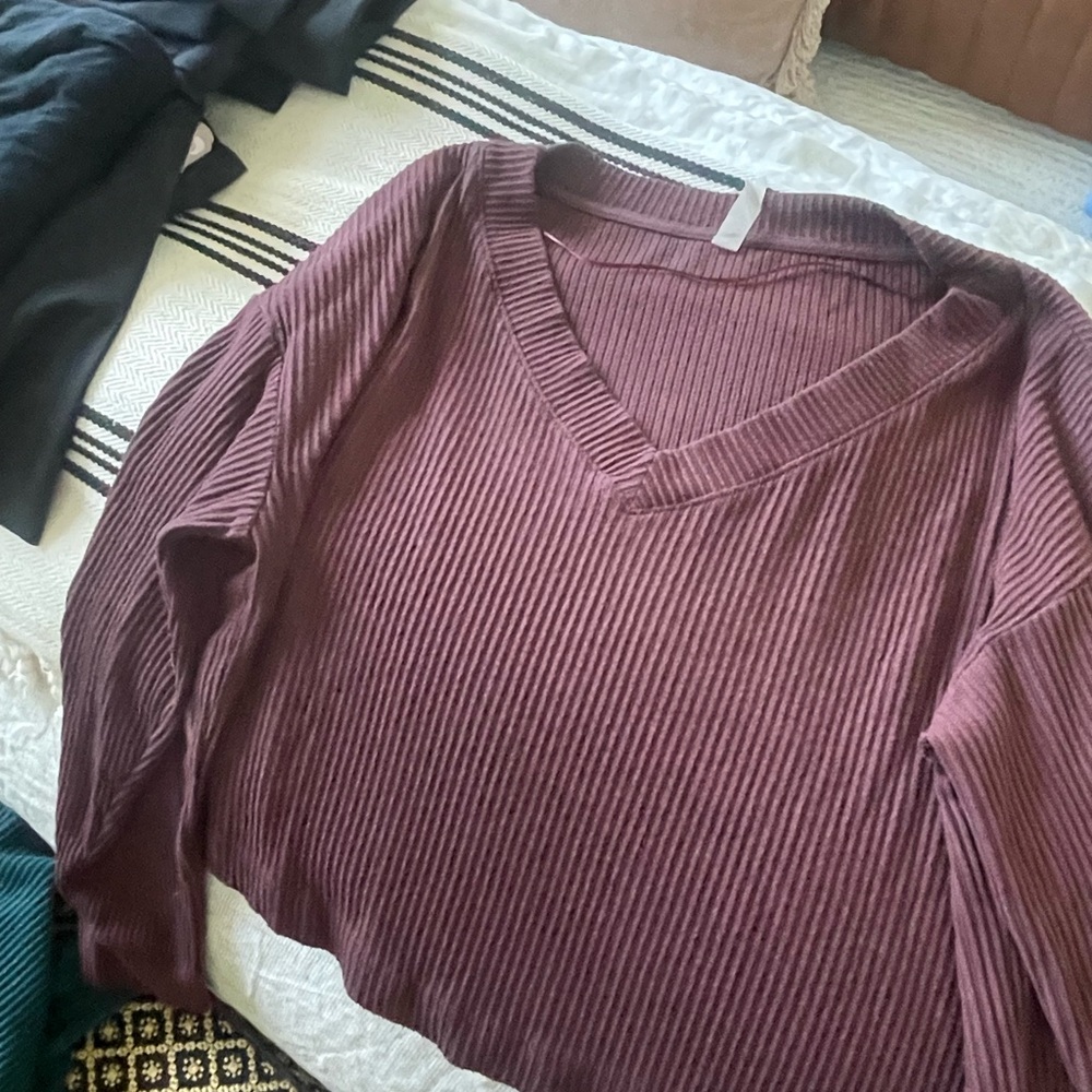 ALO Yoga Ribbed V-Neck Sweater in Mauve